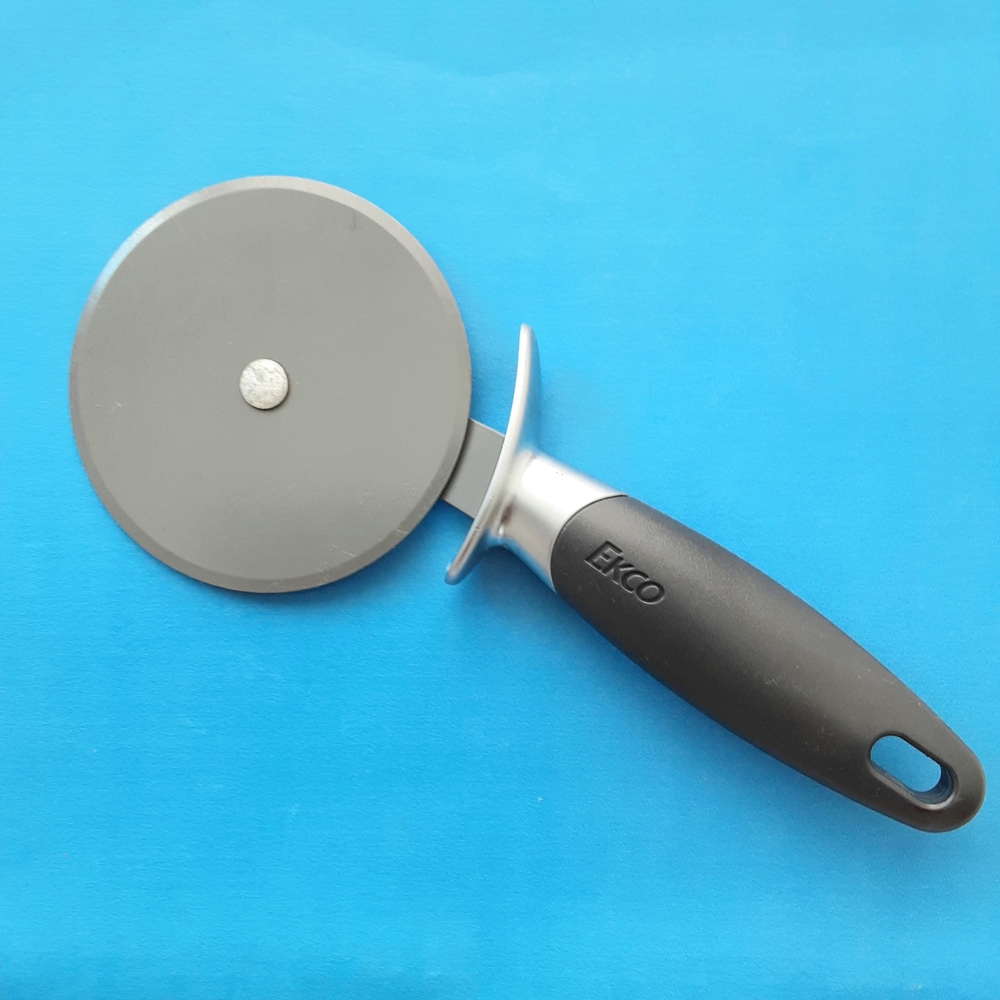 Ekco Jumbo Non-stick Pizza Cutter with Eronomic Black Handle
